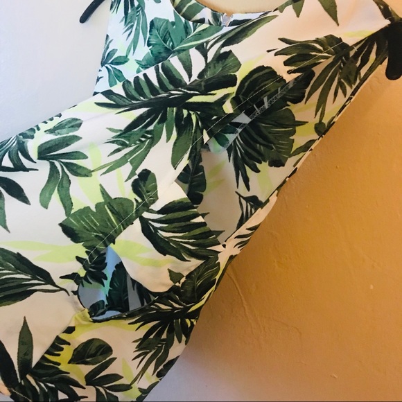 Palm Tree Cutout Crop Top Forever21 - Picture 3 of 6